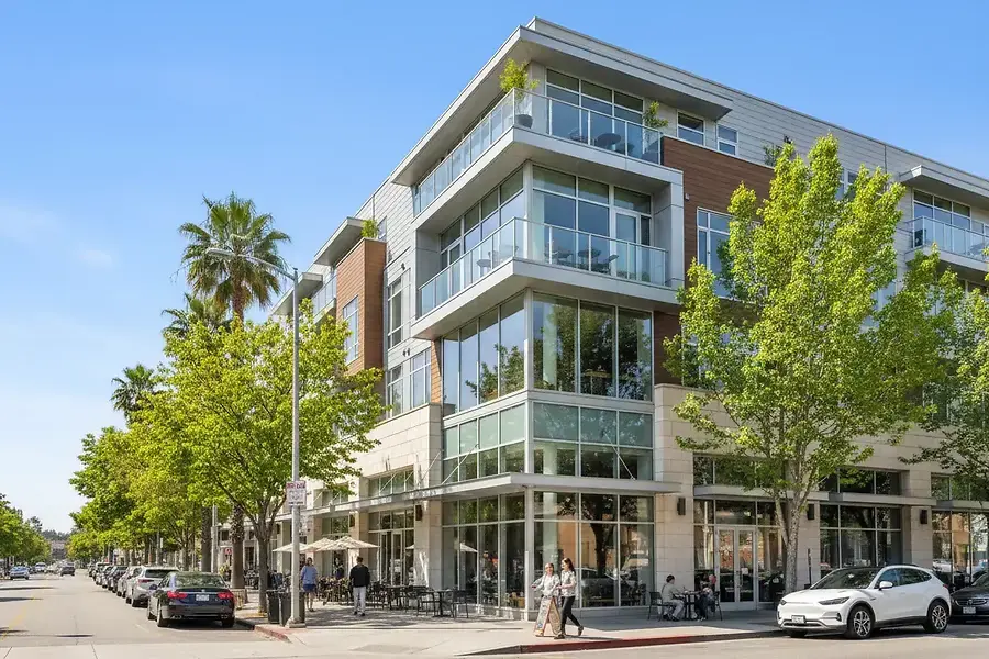 Los Altos Mixed-Use Properties: Smart Investments for Diverse Returns