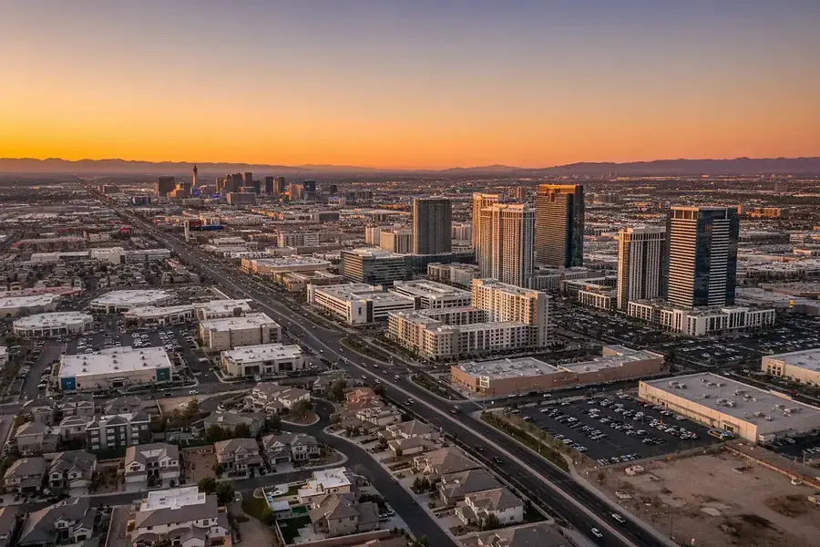 Las Vegas Real Estate Market: Navigating Commercial & Residential Opportunities