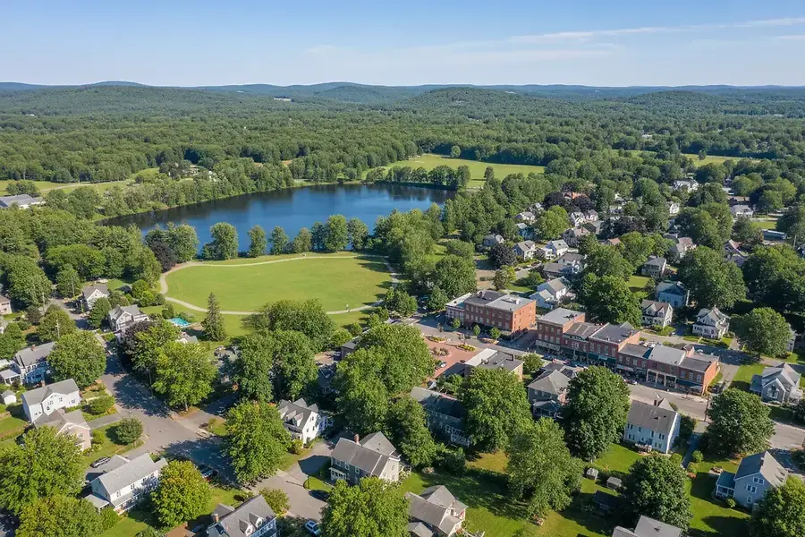 Warren, CT Real Estate Market: Balancing Residential and Commercial Growth