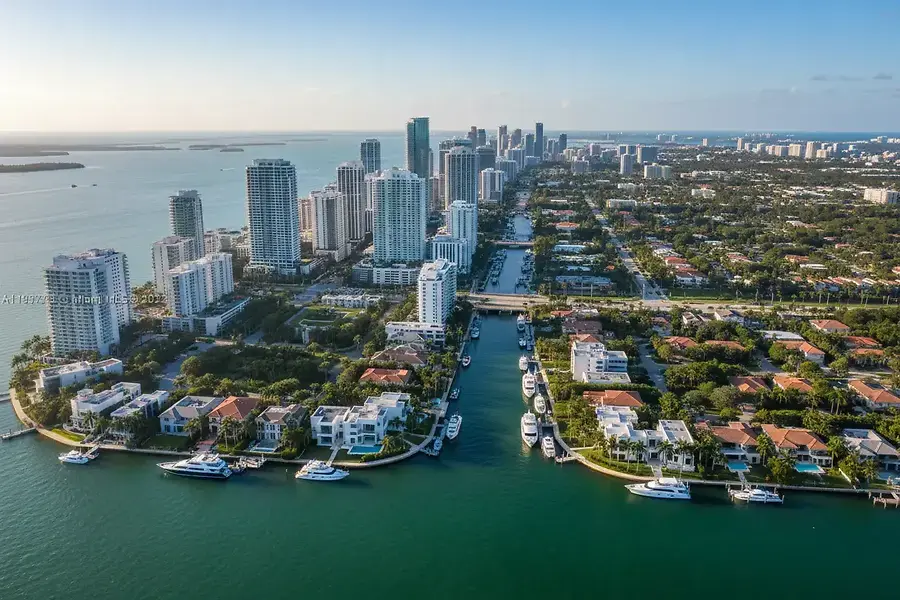 Waterfront Living vs. Urban Convenience: Choosing Your Miami Neighborhood