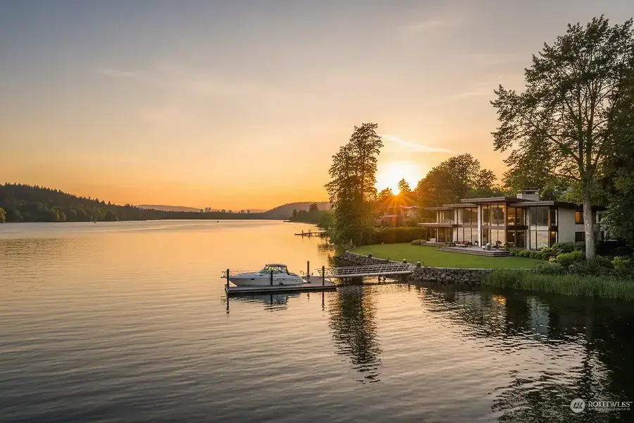 Waterfront Living in Portland Metro: Premium Homes With River and Lake Access